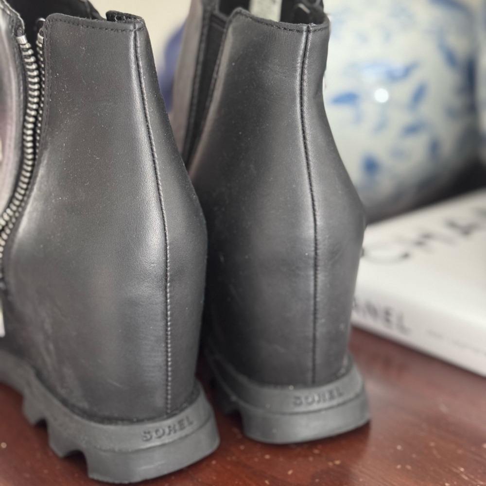 SOREL NWOT Women's Joan Of Arctic™ Wedge II Zip Bootie
Black Womens sz 12 - Picture 6 of 7